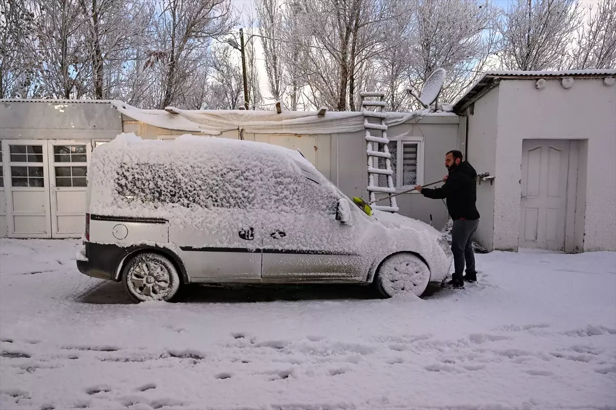 Van ve Bitlis’te Kar Sebebiyle Yollar Kapandı